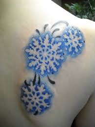 Tattoofriday 35 Fotos De Tatuagens De Flocos De Neve Pausa Dramatica Cinema Musica Entretenimento E Cultura Pop