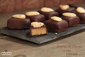 Bonbons De Chocolat A La Pate D Amande Les Chocomaniaks Recette Douceurs Et Friandises Chocolat Bonbon