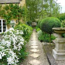 A Cotswold Garden In Stow On The Wold Traditional Landscape Oxfordshire By Joanne Alderson Design E In 2020 Beautiful Gardens Gorgeous Gardens Formal Gardens