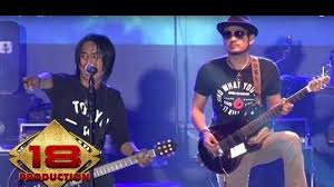 Jika kau tak menduakanku kau tak meninggalkanku ku kan setia padamu. Kunci Chord Gitar Dan Lirik Lagu Cinta Jangan Dinanti St12 Biarkan Kini Ku Tunggu Pasti Tribun Wow