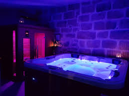 Villa Avec Jacuzzi Sauna Et Piscine Privee En Camargue Introuvable