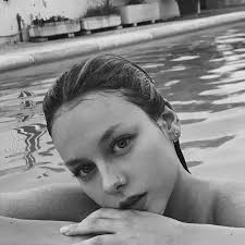 Ester expósito was born on january 26, 2000 in madrid, spain. Ester Exposito Borneo Tattoo Ester Piercing