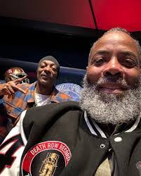 Derrick Newton's Instagram, Twitter & Facebook