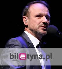 Po ukończeniu szkoły podstawowej wyjechała z lidzbarka do warszawy, gdzie kontynuowała edukację. Damian Holecki Zona Zyciorys