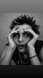 стэнли у(с)рис(ь) (@Reddiebeep1)