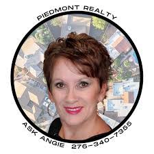 Vicki Whitlow's Instagram, Twitter & Facebook