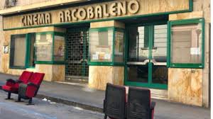 Benchè sappia di tortino di funghi e cipolle e ravioli al vapore per tutta la prima parte, la strada verso casa del regista di lanterne rosse zhang yimou, potrebbe sembrare il suo primo film girato altrove che in asia: Chiude Il Cinema Arcobaleno Un Megastore Cinese Al Posto Della Storica Sala Il Riformista