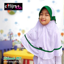 Model baju gamis polos lengan balon dan tambahan belt untuk tampil cool elegan kurikulum madrasah diniyah tahun 2019 sumber gambar: Jilbab Seragam Madrasah Ibtidaiyah Mi Shopee Indonesia