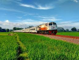 Berjalan melintasi jarak pendek atau seluruh benua, kereta api bertindak sebagai bentuk transportasi utama di seluruh dunia. Jenis Kereta Penumpang Di Indonesia Ternyata Beragam Kamu Sudah Tahu