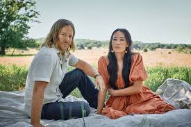 Chip saw joanna in a photo before he met her and decided that she was. Thr Cover Story Chip And Joanna Gaines On Fixer Upper Launching Magnolia Network The Hollywood Reporter