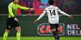 Karya ilmiah sepak bola from 3.bp.blogspot.com nah buat yang belum tahu peraturan tujuannya, apabila kalo ada masalah dengan tim tersebut, maka kapten yang akan berdiskusi dengan wasit pemimpin pertandingan. Arah Berlari Wasit Dalam Pertandingan Sepak Bola