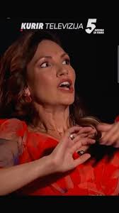 Mala @sandra.bugarin da li si mogla da predpostavis da ces nastaviti da se  druzis sa arogantnom, ekcentricnom budalom (moja malenkost 🤩)? Pa naravno  da nisi! Zato sam Ja od prvog dana znala