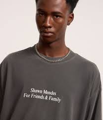 Camiseta Overboxy com Estampa do Shawn Mendes Cinza