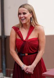 Monday august 2, 2021 2:02 pm pdt by juli clover. Oscars 2021 Reese Witherspoon Tragt Vor Der Preisverleihung Ein Langes Rotes Kleid Auf Dem Roten Teppich Aktuelle Boulevard Nachrichten Und Fotogalerien Zu Stars Sternchen