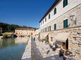 The town is famous for its magnificent pool of thermal water, which flows at 52°c. Albergo Le Terme Bagno Vignoni Updated 2021 Prices