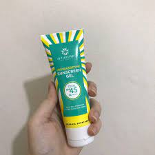 Azarine hydrashoothe sunscreen gel & azarine essence sun shield serum. Azarine Sunscreen Gel Spf45 Kesehatan Kecantikan Kulit Sabun Tubuh Di Carousell