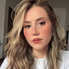 O Serj com 50+ as costas canta 30 músicas e o povo ainda quer carinho? Ora  porra, carinho quero do meu namorado, quero mais que ele cante 30 músicas  de uma vez kkkkkk