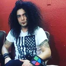 Chris pérez is a 50 year old american guitarist. Asi Ha Sido La Vida De Chris Perez Viudo De Selena Quintanilla Estaciones De Radio Musica Univision