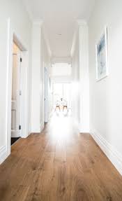 Go Coastal With Pale Walls And Vue Laminate Flooring The Embossed In Register Textured Grain Reflects The Warmth And Richness Casas Remodelacao Casas Novas