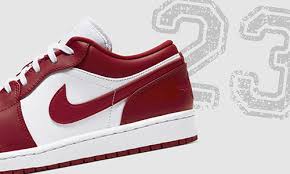 The air jordan i was the first shoe to be worn in the nba with multiple colors. Nike Air Jordan 1 Low Gym Red Hier Kaufen Snkraddicted