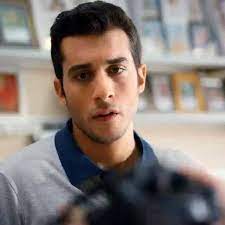 Bir abisi, bir ablası vardır. Firat Altunmese Photos Facebook