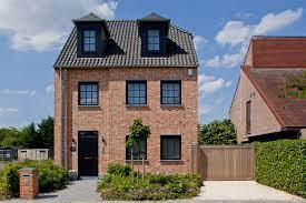 Landelijke Woning Met Zwarte Ramen En Zwarte Deur Met Dakkapellen En Houten Poort Een Realisatie Van Dewael Buitenkant Huis Huis Buitenkant Buitenkant Huizen