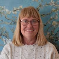 Anne Crouse's Instagram, Twitter & Facebook