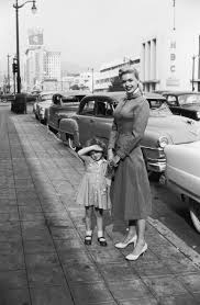 The very sad video of jayne mansfield's body after accident being loaded into the coroners wagon. Jayne Mansfield S Life In Photos