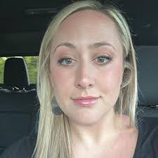 Christa Carson's Instagram, Twitter & Facebook