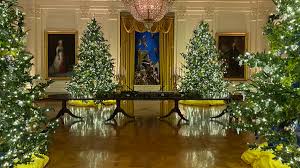 There are 62 christmas trees, 106 christmas wreaths, more than 1,200 feet of garland, more than 3,200 strands of lights and 17,000 bows, according to a monday press release from the white house. Jenn Pellegrino On Twitter New First Lady Melania Trump Unveils 2020 White House Christmas Decor Themed America The Beautiful Oann Flotus Https T Co Z1a2btjsww