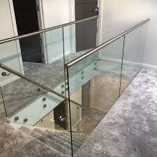 In exterior applications, glass is highly effective as a windbreaker, making it extremely popular on waterfront properties. China Factory Indoor Stainless Steel Glass Railing For Handrail System China Glass Railing Factory Indoor Glass Railing Factory