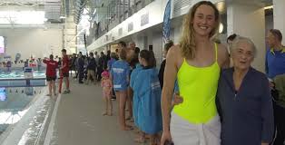 Aprender a nadar a los 72 años y competir a los 82 es posible