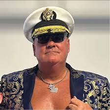 ALL ABOARD !!! Tan Man Phil Brayton