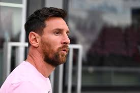 Un restaurante de milanesas y un supermercado: a quiénes sigue Messi en  Instagram