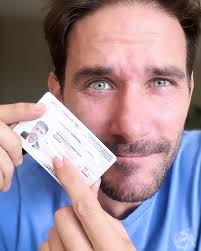 Amigos amigas, este es un momento importante de mi vida… PORQUE YA SOY  RESIDENTE MEXICANO Ya soy un poquito mas mexica (picante check, tequila  check, rancheras check, que falta?) Gracias a todos