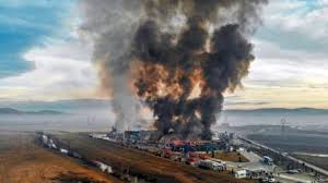 Incendiu Devastator O Mare FabricÄƒ Din Romania CuprinsÄƒ De FlÄƒcÄƒri Galerie Foto