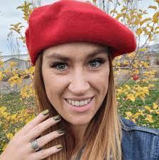 Heather Hogsed's Instagram, Twitter & Facebook