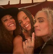 Witchy Women Appreciation Post 🕷️🖤🕸️