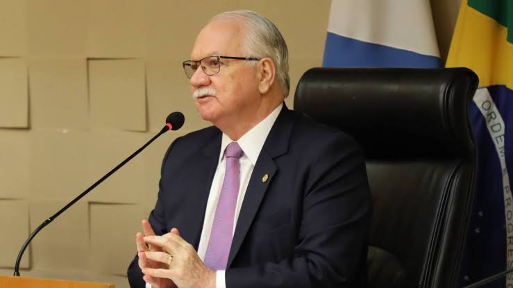 Fachin dá 72 horas para Mendonça responder a pedido da AGU sobre afastamento de diretor da PF