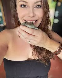 Kirby being Kirby. “Where food?” That's all her tiny brain can compute.  She's thick and lovely. Her tank mate, Croaker is the real derp. In 3  years, he's not perfected landing. I