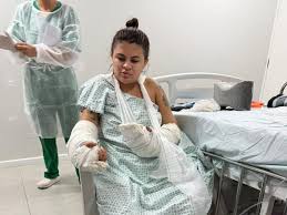 Mulher que teve as mãos decepadas tem alta prevista para segunda-feira, 25