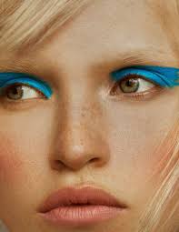 Mint The Spring Summer 2020 Colour Trend With Images Vogue Makeup Editorial Makeup Fashion Makeup