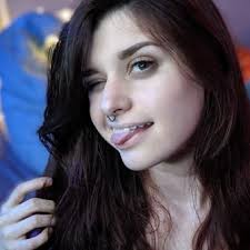 annie apple (@anniecreates)