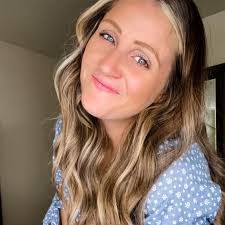 Becky Conder's Instagram, Twitter & Facebook