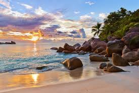 Sie liegen auf dem nördlichen und westlichen teil des maskarenenrückens, einer untermeerischen schwelle im westlichen teil des indischen ozeans. Seychelles Best Nature Reserves In The World Dream Yacht Charter
