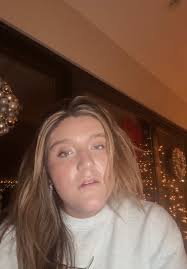 messed up the words but merry Xmas 🎄🤶 #fyp #sabrinacarpenter #fruitcake  #buymepresents #pop #christmas #xmas #cover