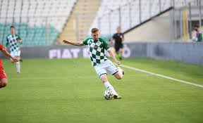 Fenerbahçe, bursaspor'dan transfer ettiği burak kapacak ile 5 yıllık sözleşme imzaladı. 1jpq7qoqiemxtm