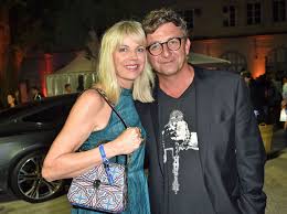Hans Sigl Hat In Seiner Frau Susanne Die Grosse Liebe Gefunden Frau Grosse Liebe Liebe Finden