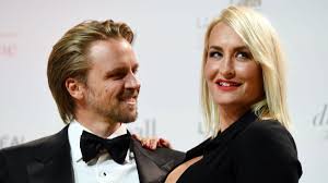 Ihr bruder ist ein richtiger hottie. Sarah Connor Privat Ehefrau Und Chartsturmerin So Tickt Die Sangerin Abseits Der Buhne News De