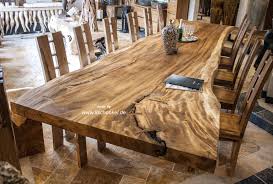 Einen baumstamm tisch zu basteln ist eine fähigkeit im fortgeschrittenen diy zerlegt, zum leichten selbstaufbau (montageanleitung liegt bei) tischfuß gewachst und poliert 10 mm starke tischplatte aus sicherheitsglas ein stumpf aus. Esstisch Aus Einem Baumstamm Der Tischonkel